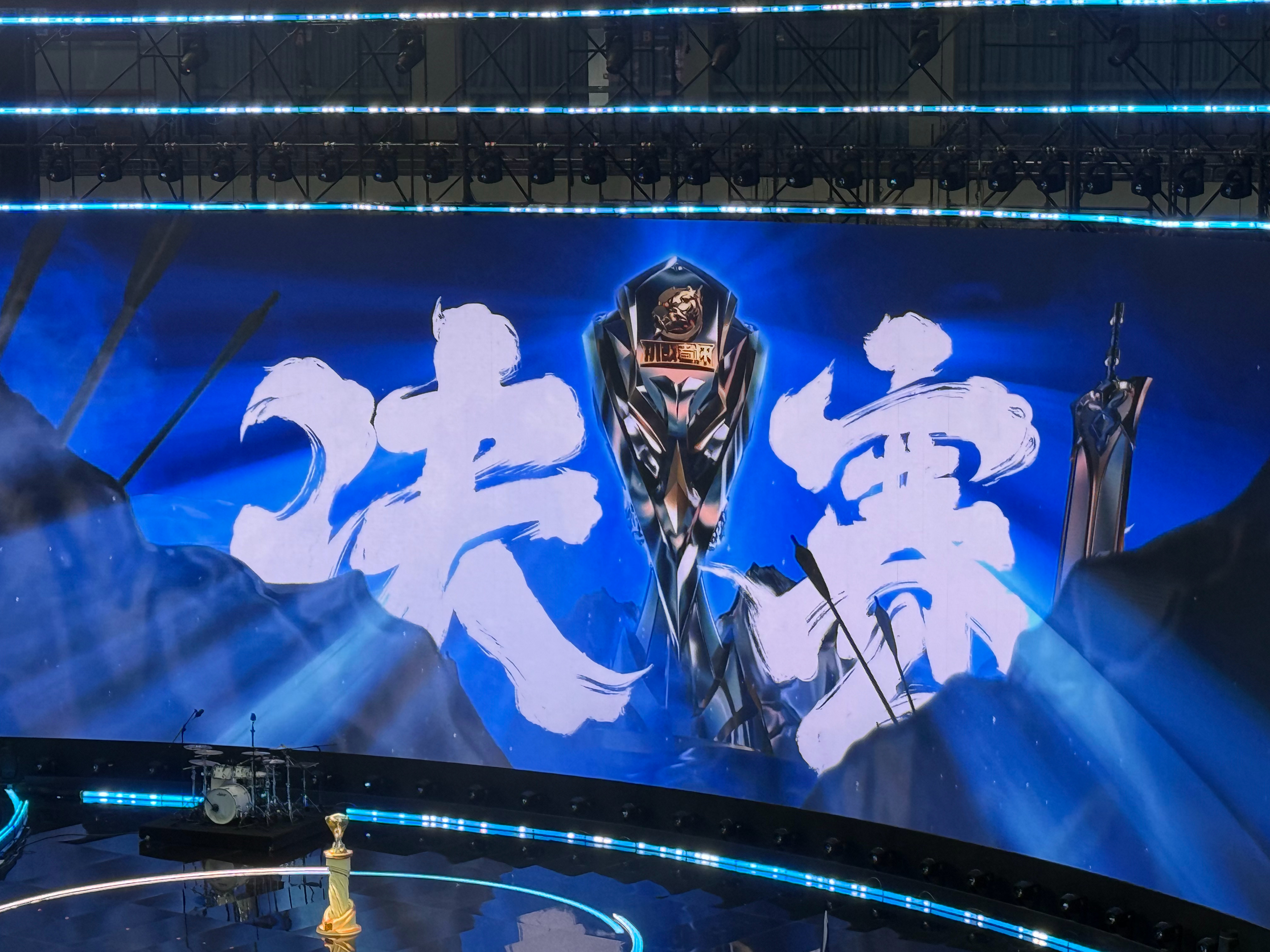 虎扑网-巴塞罗那观众热烈欢呼！，Doinb迎来十赛季出色发挥赢得满堂喝彩(巴萨比赛直播在线观看)