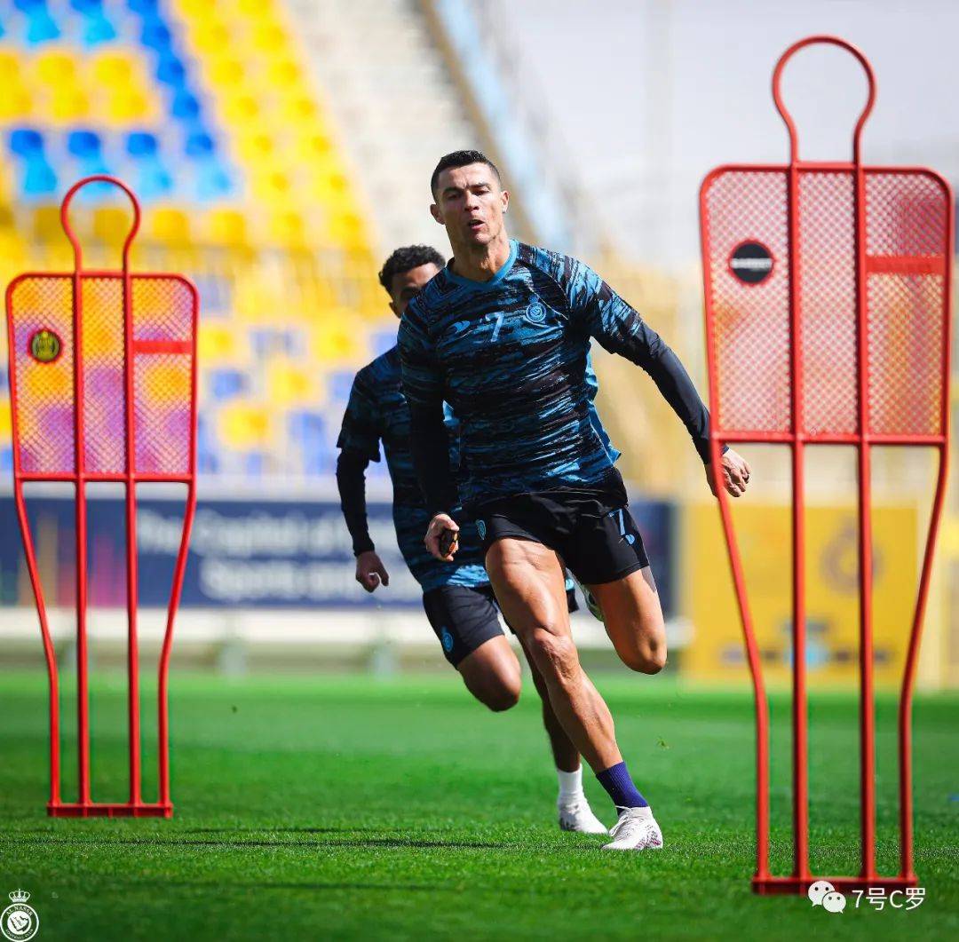 赛后广州队备战法甲，更衣室发声细节曝光，赛场秩序良好，轮换策略成焦点(孙颖莎的打球小技巧)