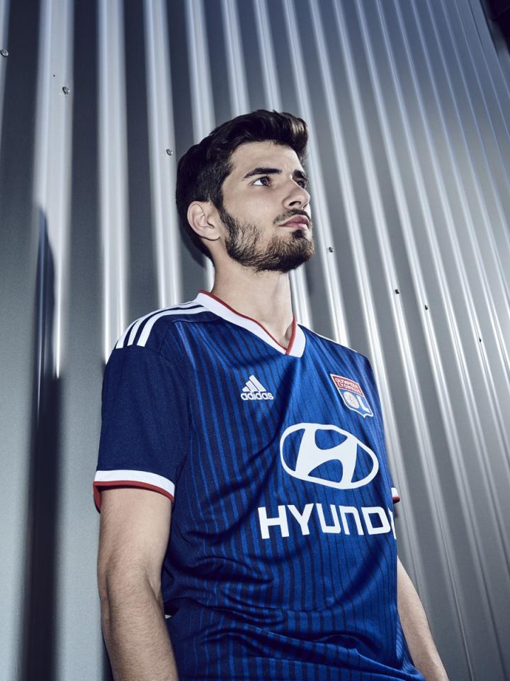 国际比赛日里昂调整名单以备荷甲;战术微调环节打磨;更衣室稳定;训练强度明显提升的简单介绍 国际比赛日里昂调整名单以备荷甲;战术微调环节打磨;更衣室稳定;训练强度明显提升的简单介绍