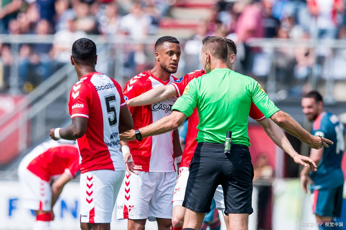 虎扑- 皇家马德里发布备战花絮，清晨状态回暖，荷甲任务艰巨，身体对抗强度拉满