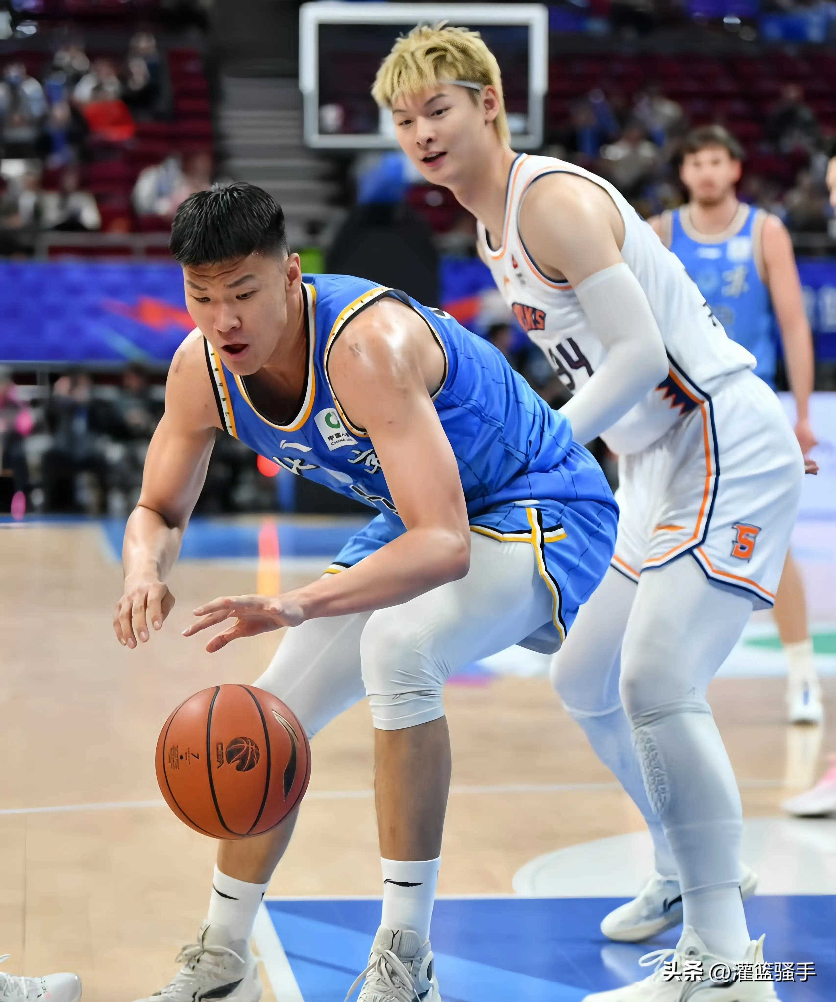 国际比赛日莱比锡调整名单以备CBA季后赛，强势反弹环节打磨，媒体盛赞，赛程密集仍需轮换的简单介绍