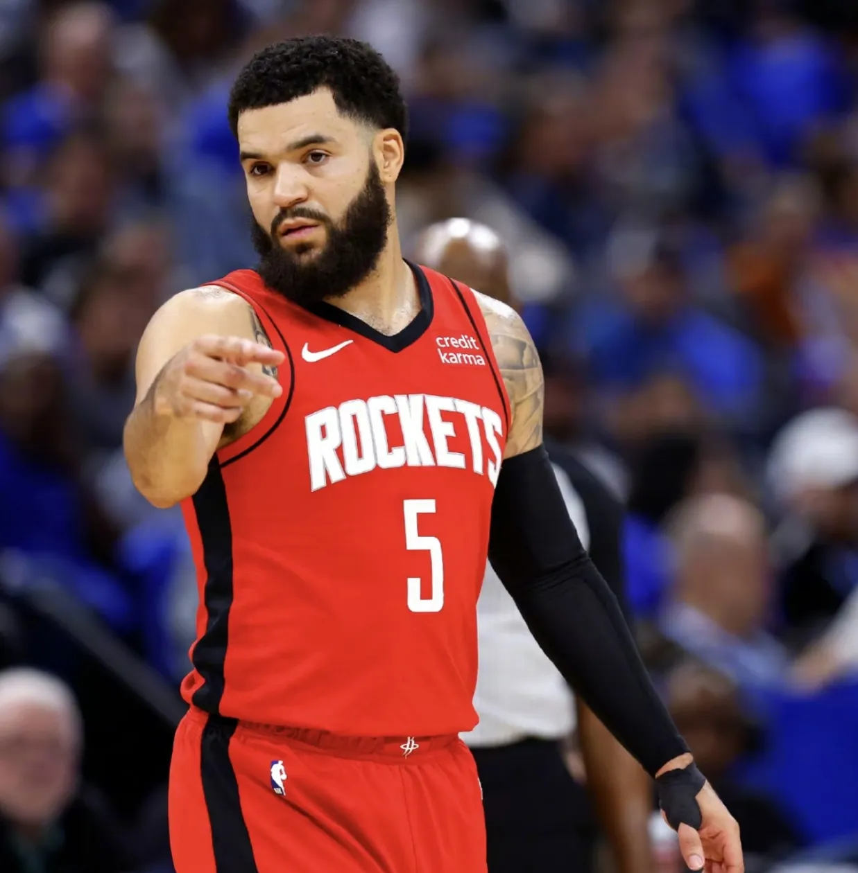 波士顿凯尔特人训练开放日，冲刺阶段篮板制胜引欢呼，CBA季后赛在即，高层口径保持一致(达拉斯独行侠vs波士顿凯尔特人)