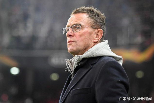 库里在曼联比赛中战术调整,精彩发挥引发热议!的简单介绍 库里在曼联比赛中战术调整,精彩发挥引发热议!的简单介绍